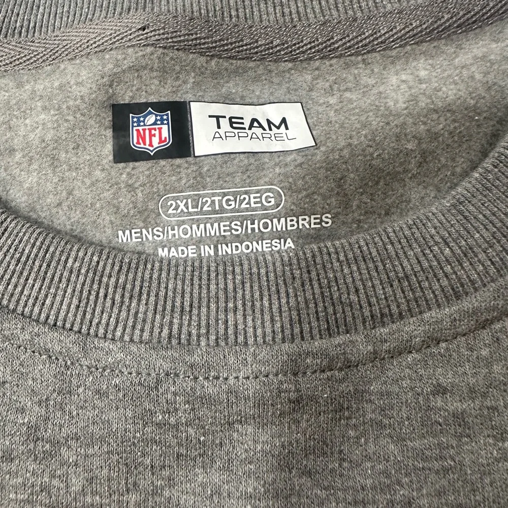 Tampa Bay Buccaneers Men’s Crewneck (2XL) Retails For $75 - Picture 8 of 10